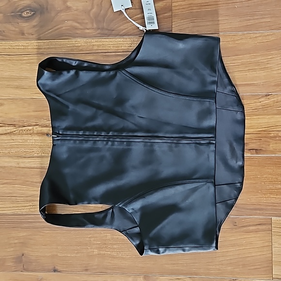 LAST CHANCE Aritzia Sunday Best cropped top - Picture 4 of 4